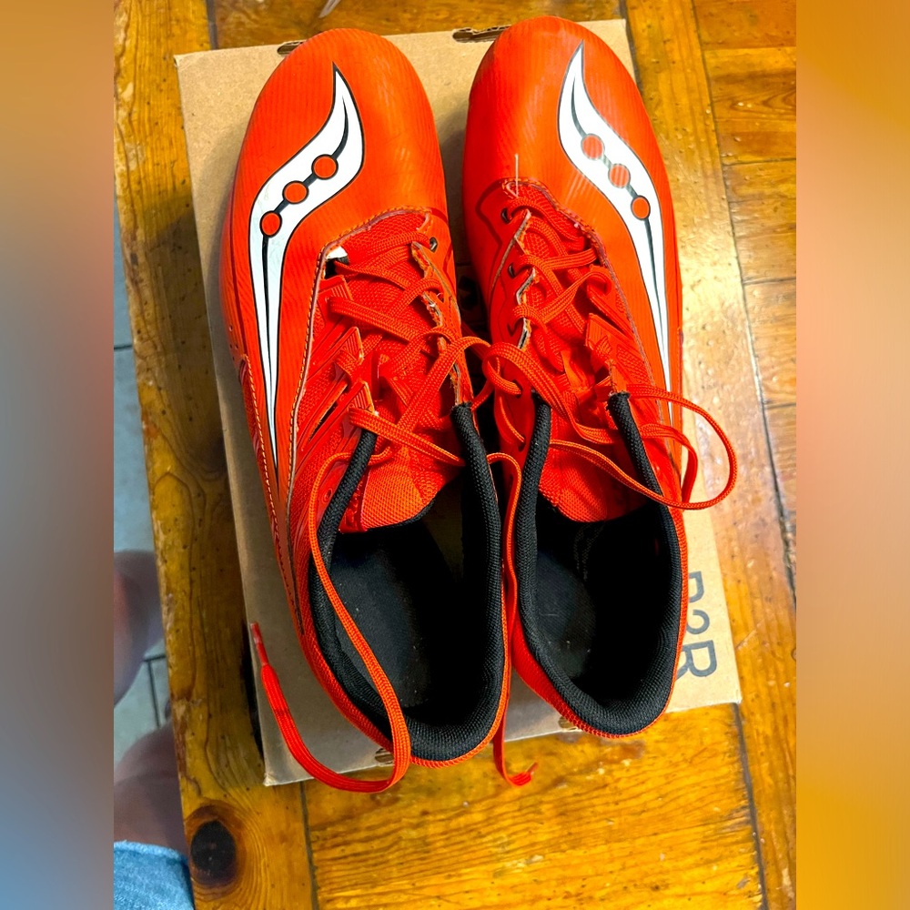 Saucony running spikes